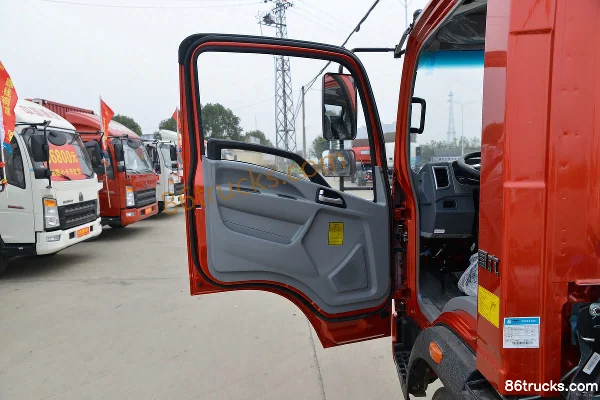 Sinotruk HOWO Zhuimeng 150 hp 4X2(6 wheels) 3.85m Semi-row Cage Cargo Light Truck (China VI) Cab (1) | 86Trucks