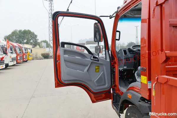 Sinotruk HOWO Dream 150 hp 4X2(6 wheels) 4.15m Single-row Stake Light Truck (China VI) Cab (1) | 86Trucks