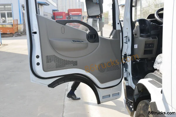 Dongfeng Furika F6 180 hp 4×2(6 wheels) 3.9m Dump Truck (China VI) Cab (2) | 86Trucks