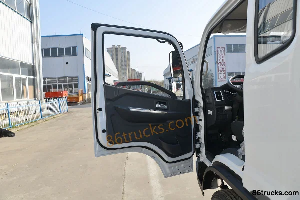 Dongfeng Furui F5 126hp 4X2(6 wheels) 3.4m Semi-Sleeper Flatbed Light Truck (China VI) Cab (1) | 86Trucks