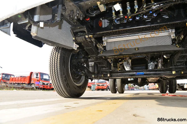 Dongfeng Furui F5 126hp 4X2(6 wheels) 3.4m Semi-Sleeper Flatbed Light Truck (China VI) Chassis (2) | 86Trucks