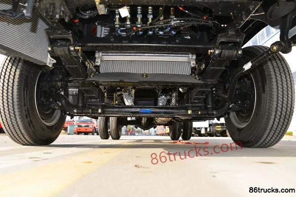 Dongfeng Furui F5 126hp 4X2(6 wheels) 3.4m Semi-Sleeper Flatbed Light Truck (China VI) Chassis (1) | 86Trucks