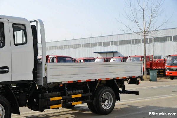 Dongfeng Furui F5 126hp 4X2(6 wheels) 3.4m Semi-Sleeper Flatbed Light Truck (China VI) Body (1) | 86Trucks