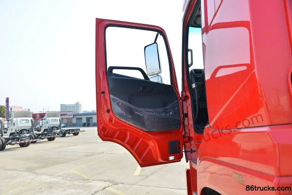 Dongfeng Duolika D9K 260 hp 4X2(6 wheels) 9.6 m wing opening box cargo truck (China VI) Cab (1) | 86Trucks