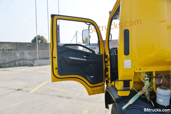Dongfeng Duolika D8 150hp 4X2(6 wheels) 6.15m single-row van cargo truck Cab (1) | 86Trucks
