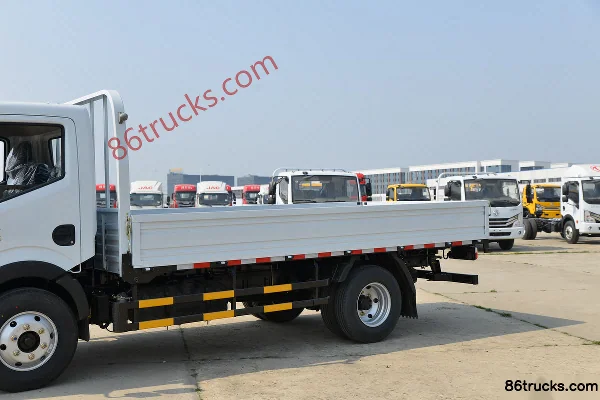 Dongfeng Duolika D6 136hp 4X2(6 wheels) 4.17m Single Row Stake Truck (China VI) Body (1) | 86Trucks