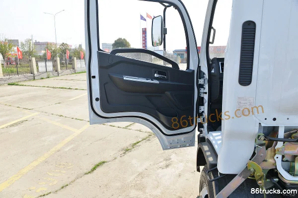 Dongfeng Duolika D5 Ruineng 115 hp 4X2(6 wheels) 3.8m Single-row Van Light Truck (China VI) (Air Brake) Cab (2) | 86Trucks