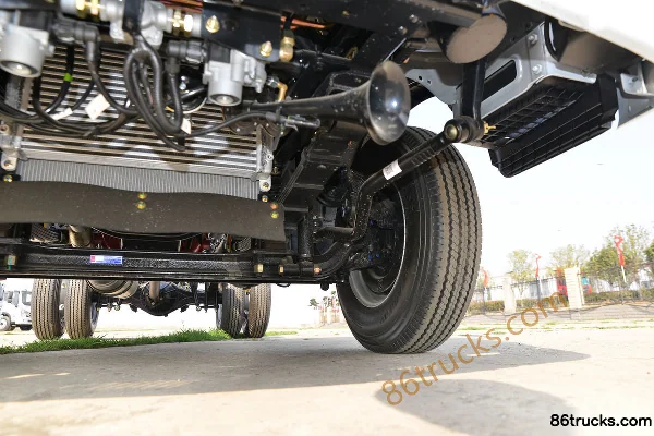 Dongfeng Duolika D5 Ruineng 115 hp 4X2(6 wheels) 3.8m Single-row Van Light Truck (China VI) (Air Brake) Chassis (3) | 86Trucks