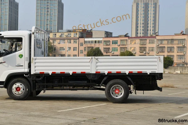 Dongfeng Captain Nebula K6 Standard Edition 163hp 4X2(6 wheels) 4.2m Single Row Flatbed Light Truck (High Cargo Box) Body (2) | 86Trucks