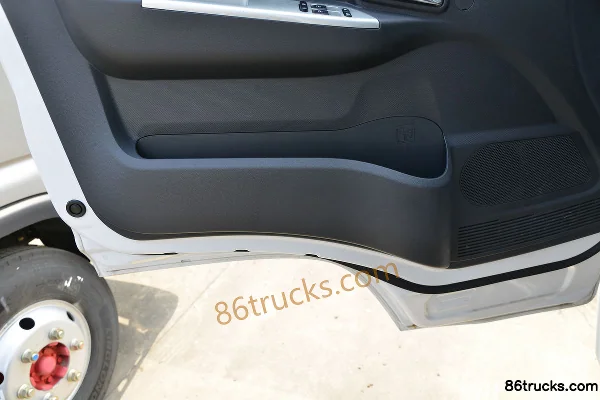 Dongfeng Captain Nebula K6-L Luxury 150hp 4X2(6 wheels) 3.825m Single Row Side Panel Light Truck (China VI)(Wide Body) Cab (3) | 86Trucks
