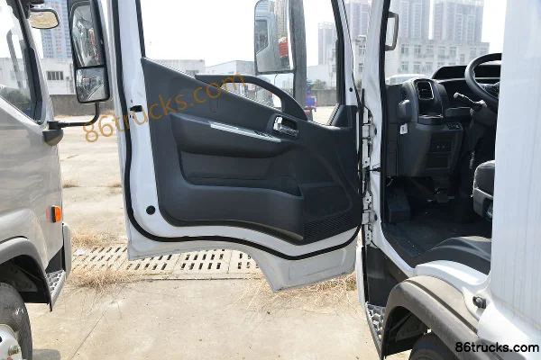 Dongfeng Captain Nebula K6-L Luxury 150hp 4X2(6 wheels) 3.825m Single Row Side Panel Light Truck (China VI)(Wide Body) Cab (2) | 86Trucks