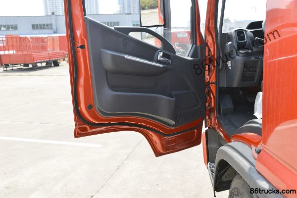 Dongfeng Captain Nebula K6 163hp 4X2(6 wheels) 3.825m Semi-row Flatbed Light Truck (High Cargo Box) Cab (2) | 86Trucks