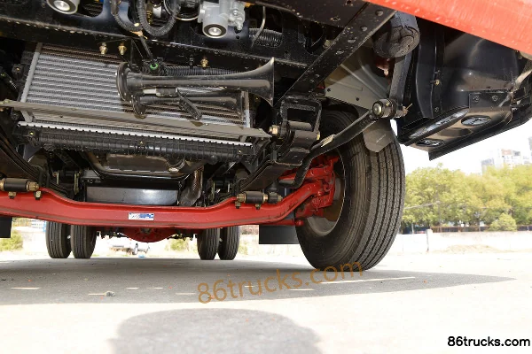Dongfeng Captain Nebula K6 163hp 4X2(6 wheels) 3.825m Semi-row Flatbed Light Truck (High Cargo Box) Chassis (3) | 86Trucks