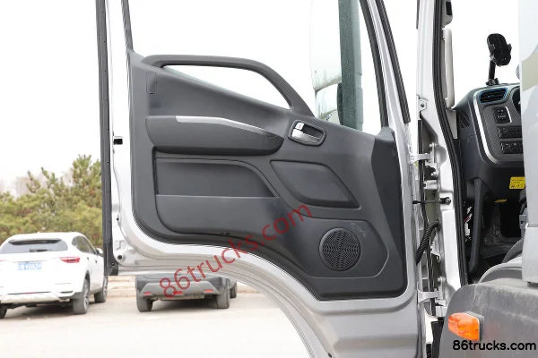 Foton Auhang R Pro Series 2022 Model 220 hp 4X2(6 wheels) 6.8m AMT Automatic Van Cargo Truck (China VI) Cab (3) | 86Trucks