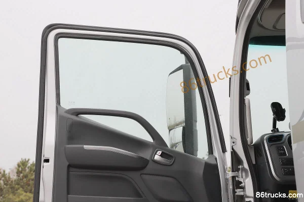 Foton Auhang R Pro Series 2022 Model 220 hp 4X2(6 wheels) 6.8m AMT Automatic Van Cargo Truck (China VI) Cab (2) | 86Trucks