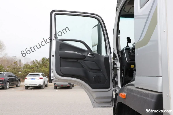 Foton Auhang R Pro Series 2022 Model 220 hp 4X2(6 wheels) 6.8m AMT Automatic Van Cargo Truck (China VI) Cab (1) | 86Trucks