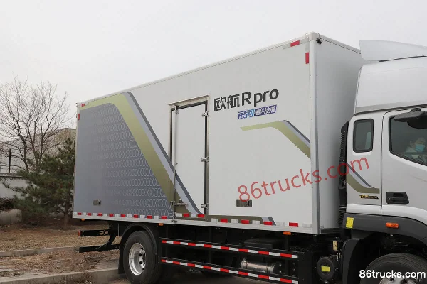 Foton Auhang R Pro Series 2022 Model 220 hp 4X2(6 wheels) 6.8m AMT Automatic Van Cargo Truck (China VI) Body (3) | 86Trucks