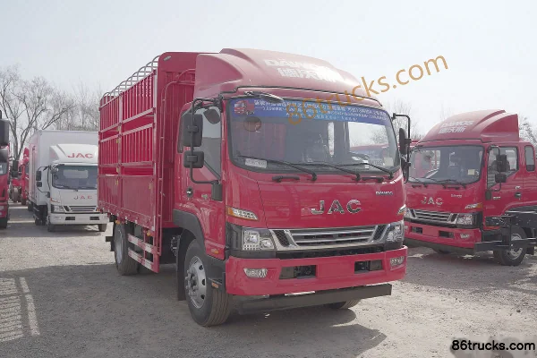 JAC Dewo V8 195hp 4X2(6 wheels) 4.72m Half-row Stake-side Cargo Truck Exterior