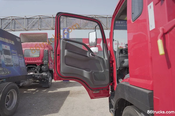 JAC Dewo V8 195hp 4X2(6 wheels) 4.72m Half-row Stake-side Cargo Truck Cab (2) | 86Trucks