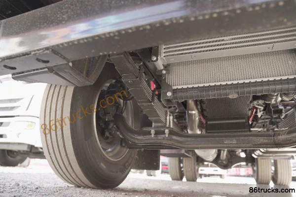 JAC Dewo V8 195hp 4X2(6 wheels) 4.72m Half-row Stake-side Cargo Truck Chassis (2) | 86Trucks