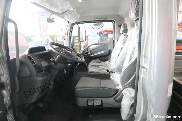 Dongfeng Captain Nebula K6-M Leading Edition 150hp 4X2(6 wheels) 4.2m single-row flatbed light truck (China VI) Cab (3) | 86Trucks