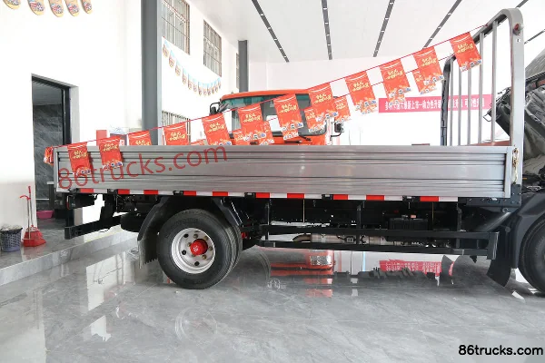 Dongfeng Captain Nebula K6-M Leading Edition 150hp 4X2(6 wheels) 4.2m single-row flatbed light truck (China VI) Body (2) | 86Trucks