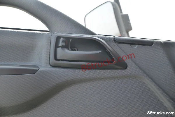 Sanhuan Shitong Chuangke 160 hp 4X2(6 wheels) truck-mounted crane truck Cab (3) | 86Trucks