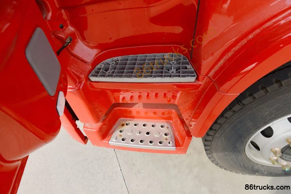 Sanhuan Shitong Haolong Luxury Edition 270 hp 8X4(12 wheels) 7.2m Flatbed Truck Cab (3) | 86Trucks