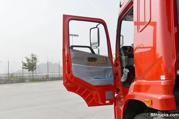 Sanhuan Shitong Haolong Luxury Edition 270 hp 8X4(12 wheels) 7.2m Flatbed Truck Cab (1) | 86Trucks