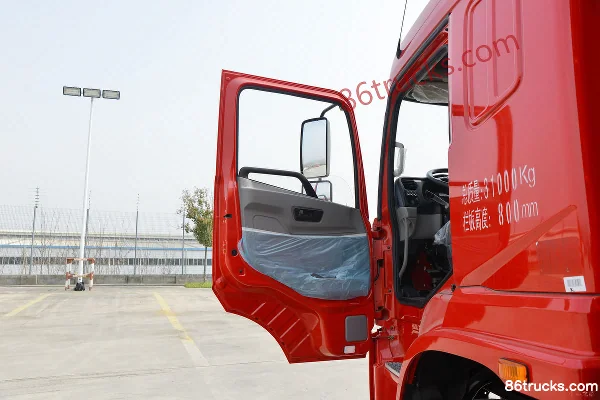 Sanhuan Shitong Haolong Luxury Edition 270hp 8X4(12 wheels) 6.8m Stake Cargo Truck Cab (1) | 86Trucks