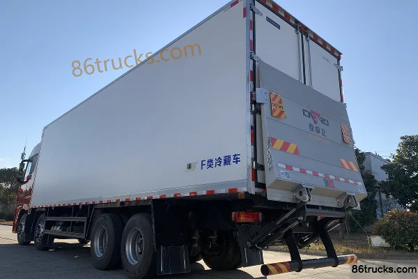 Foton Auman EST 490 hp 8X4(12 wheels) 9.35m Refrigerated Truck (Luochang Brand) Exterior (3) | 86Trucks