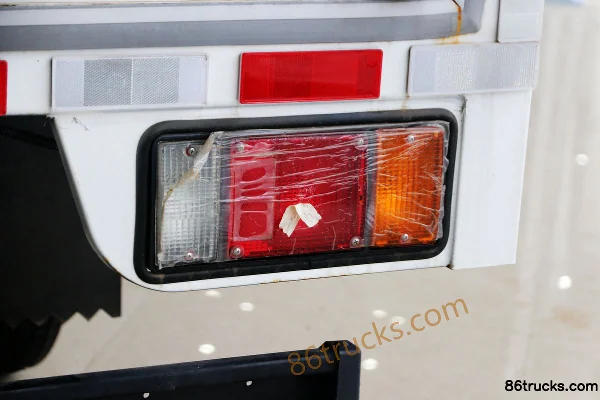 Isuzu M100 120 ch 4X2(6 roues) 4,13 m fourgon monoplace léger (China VI) Carrosserie (3) | 86Trucks