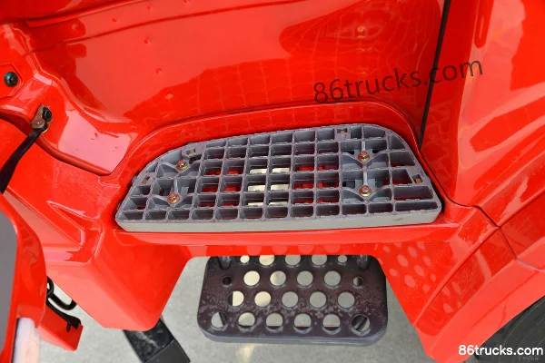 Sanhuan Shitong Haolong 220hp 6X2(8 wheels) 4.8m Side Panel Cargo Truck Cab (3) | 86Trucks