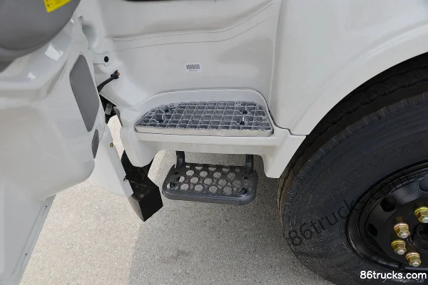 Dongfeng Commercial Vehicle Tianjin VR 230hp 4X2(6 wheels) Bulk Feed Transport Truck (China VI) Cab (3) | 86Trucks