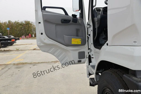 Dongfeng Commercial Vehicle Tianjin VR 230hp 4X2(6 wheels) Bulk Feed Transport Truck (China VI) Cab (2) | 86Trucks