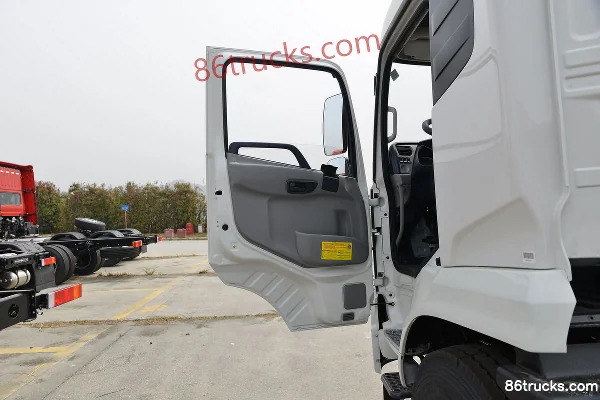 Dongfeng Commercial Vehicle Tianjin VR 230hp 4X2(6 wheels) Bulk Feed Transport Truck (China VI) Cab (1) | 86Trucks