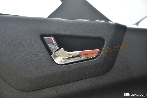 Dongfeng Tianjin KR 4.8L Diesel 240 hp 4X2(6 wheels) Fast Gear 8-speed Tractor Truck Cab (3) | 86Trucks
