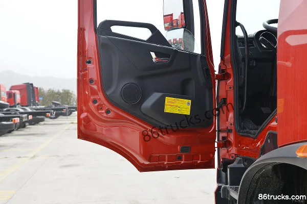 Dongfeng Tianjin KR 4.8L Diesel 240 hp 4X2(6 wheels) Fast Gear 8-speed Tractor Truck Cab (2) | 86Trucks