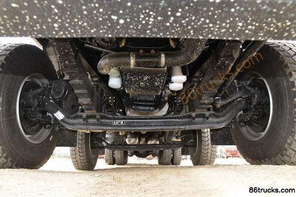 Dongfeng Commercial Vehicle New Tianlong KC Heavy Truck 385 hp 8X4(12 wheels) 6.2m Dump Truck (China VI) Chassis (1) | 86Trucks