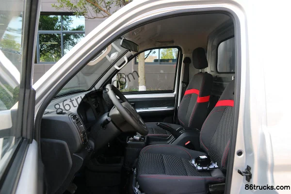 Ruichi ED71 3.5T 3.695m electric van micro truck 60.152kWh 4X2(6 wheels) Interior (3) | 86Trucks