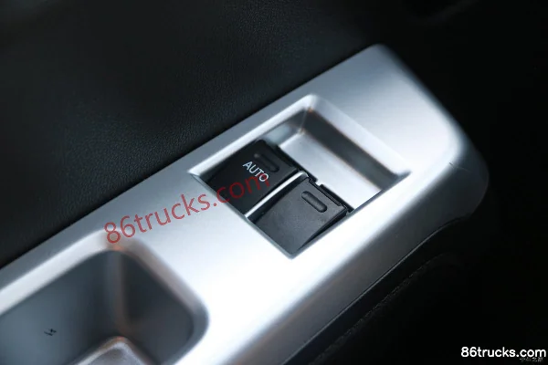 Ruichi ED71 3.5T 3.695m electric van micro truck 60.152kWh 4X2(6 wheels) Interior (2) | 86Trucks