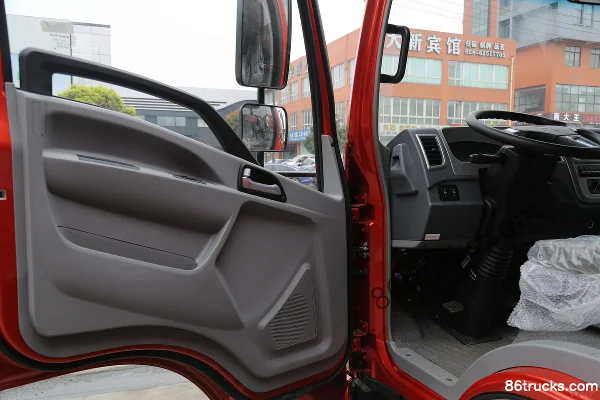 Sinotruk HOWO Zhuimeng 130hp 4X2(6 wheels) 4.15m Single Row Flatbed Light Truck (Ratio 4.875) Cab (1) | 86Trucks