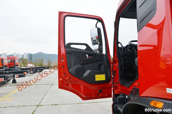 Dongfeng Commercial Vehicle Tianjin KR Elite Edition 210hp 4X2(6 wheels) 6.8m Flatbed Cargo Truck (Flat Roof)(Ratio 4.1) Cab (1) | 86Trucks