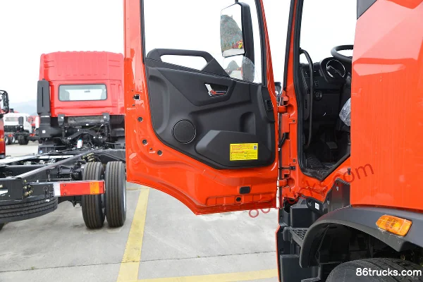Dongfeng Commercial Vehicle Tianjin KR Elite Edition 210hp 4X2(6 wheels) 6.8m flatbed cargo truck (China VI) (high roof) Cab (2) | 86Trucks