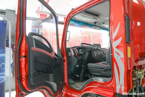 SHACMAN Light Truck Delong K5000 130hp 4X2(6 wheels) 4.18m single-row flatbed light truck (China VI) Cab (1) | 86Trucks