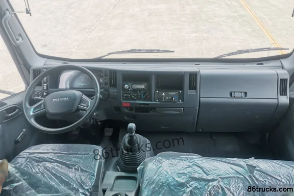 Qingling Isuzu KV100 2023 120 hp 4X2(6 wheels) 2.52m engineering truck (China VI) Cab (1) | 86Trucks