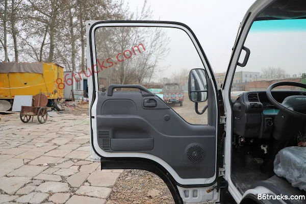 Qingling Isuzu 100P 120 hp 4X2(6 roues) 3.235m double-row flatbed light truck (axle ratio 5.375) Cabine (1) | 86Trucks