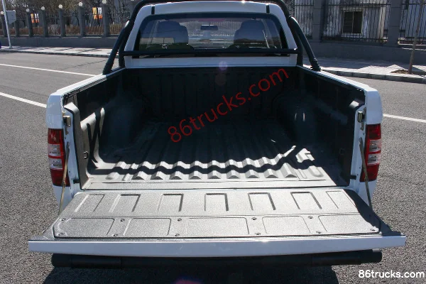 Changan Kaicheng F300 2022 Hou Lang 1.5L essence 115 ch deux roues motrices 5MT empattement standard double cabine pick-up Photos officielle