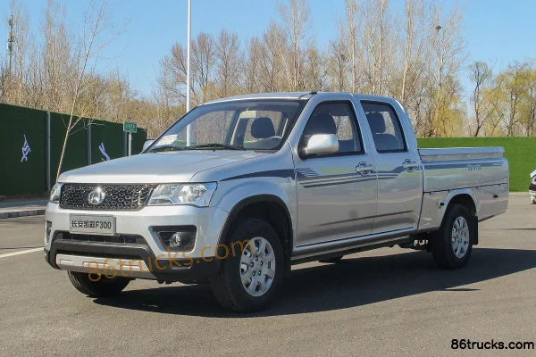 Changan Kaicheng F300 2022 Hou Lang 1.5L essence 115 ch 4x2(6 roues) boîte manuelle 5 rapports empattement long double cabine pick-up (3)