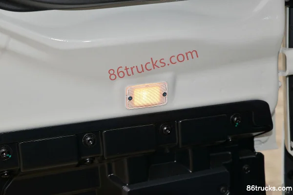 Dongfeng Commercial Vehicle Tianjin KR 260hp 4X2(6 wheels) 9.8m box cargo truck (high roof) Cab (3) | 86Trucks